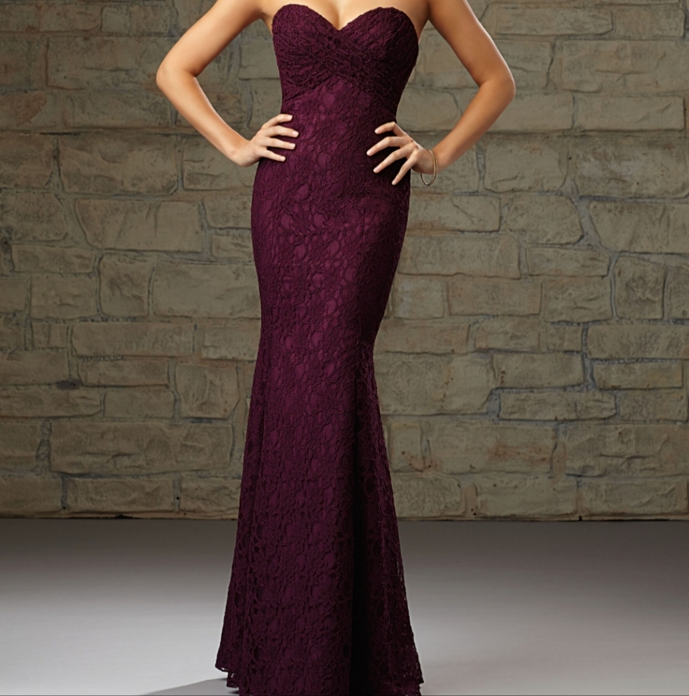 Fitted Lace Bridesmaid Dress with Sweetheart Neckline STYLE #726